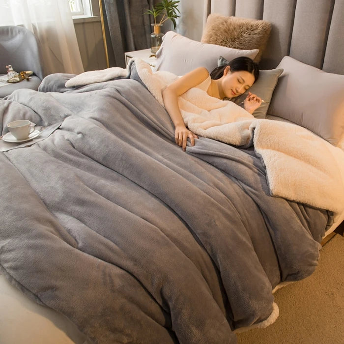 Wool Throw Blanket – Double-Sided Warmth